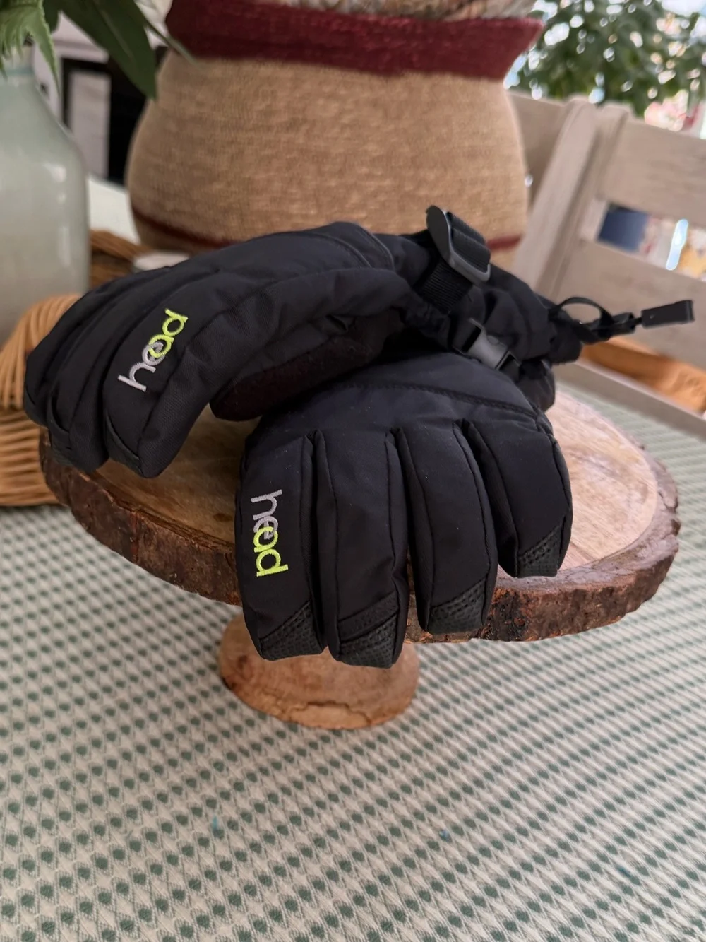 New HEAD Junior Ski Gloves in black with lime green Size Medium